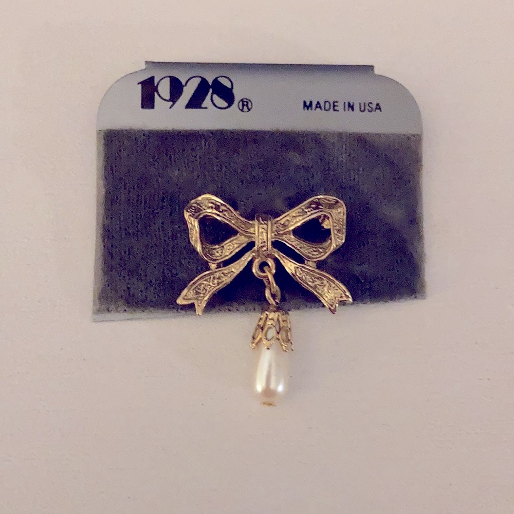 1928 Bow Brooch with Faux Tear drop Pearl